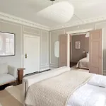 Stylish 4 Bedroom Apartment In Cph City